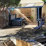 Parenthese Romantique Avec Jacuzzi Privatif Pres De Carcassonne Frühstückspension 3*