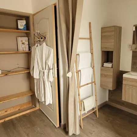 Chambre D'Hotes Avec Jacuzzi Prive Proche Carcassonne 住宿加早餐酒店 *