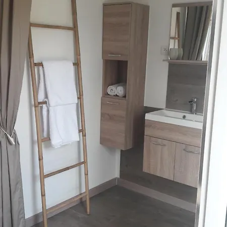 Chambre D'Hotes Avec Jacuzzi Prive Proche Carcassonne 住宿加早餐酒店